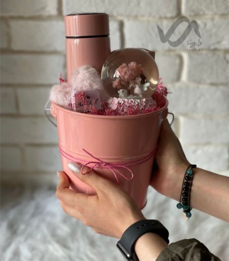 تصویر  پک هدیه دخترانه  سطل گالوانیزه صورتی