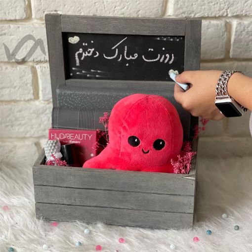 تصویر  پک هدیه دخترانه بالا تخته سیاه دار