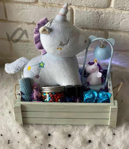 تصویر  باکس هدیه دخترانه طرح یونیکورن