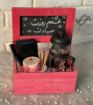 تصویر  باکس هدیه روز زن و روز مادر  تم صورتی مشکی
